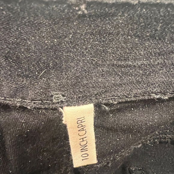 Rag & Bone Black Velvet 10 inch
Capri Skinny Pants Women’s Size 31 - Picture 11 of 12
